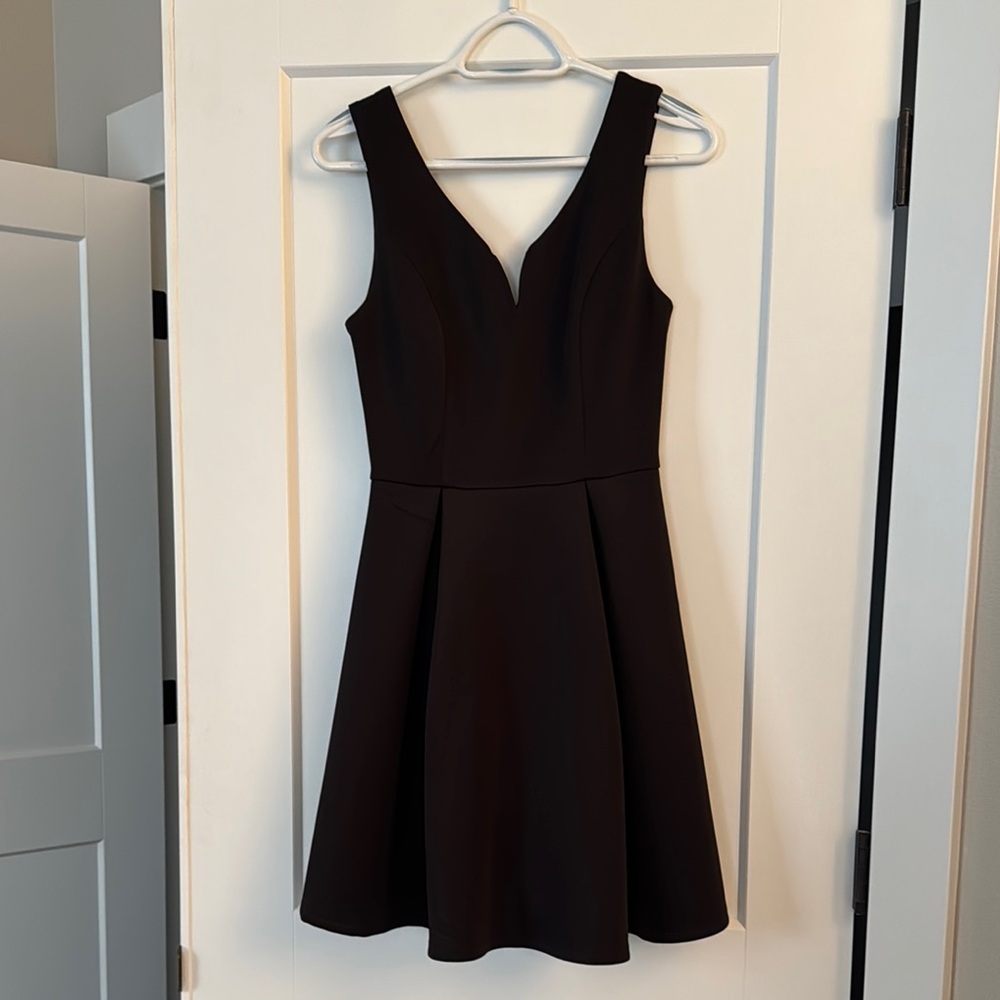 Elegant Black Sleeveless Dress